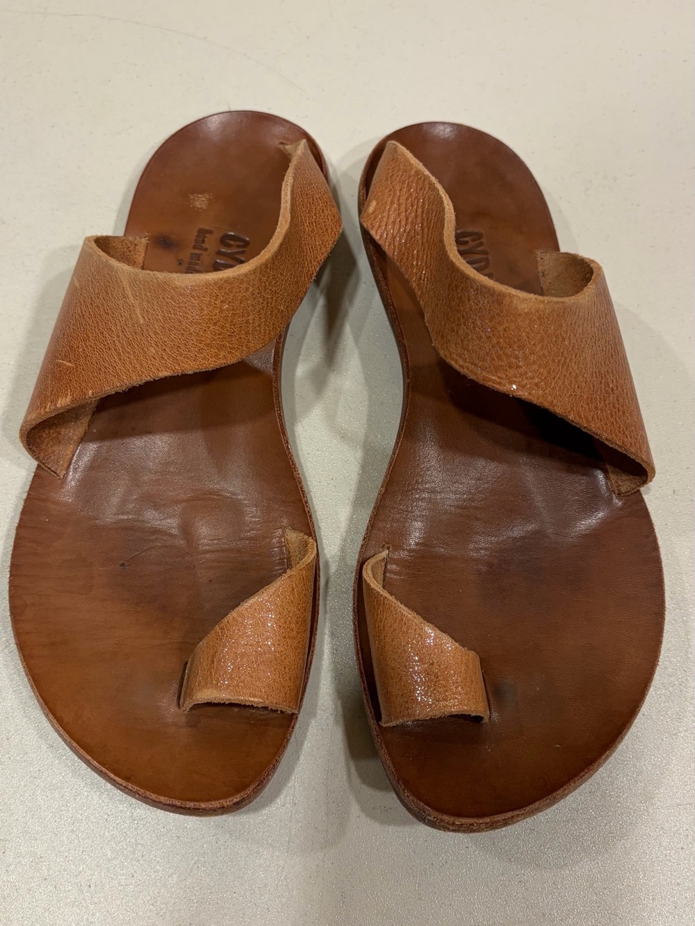 Cydwoq tan leather sandals 36